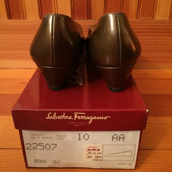 Salvatore Ferragamo Boutique  Vintage Bronz Pumps - Picture 3 of 7